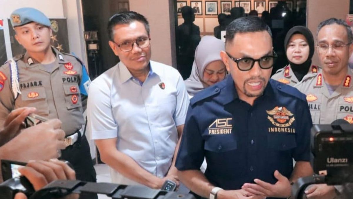 インドネシア共和国下院第3委員会副委員長アフマド・シャロニ、東ジャカルタ警察にアップロードした芸術虐待事件の処理を確認する