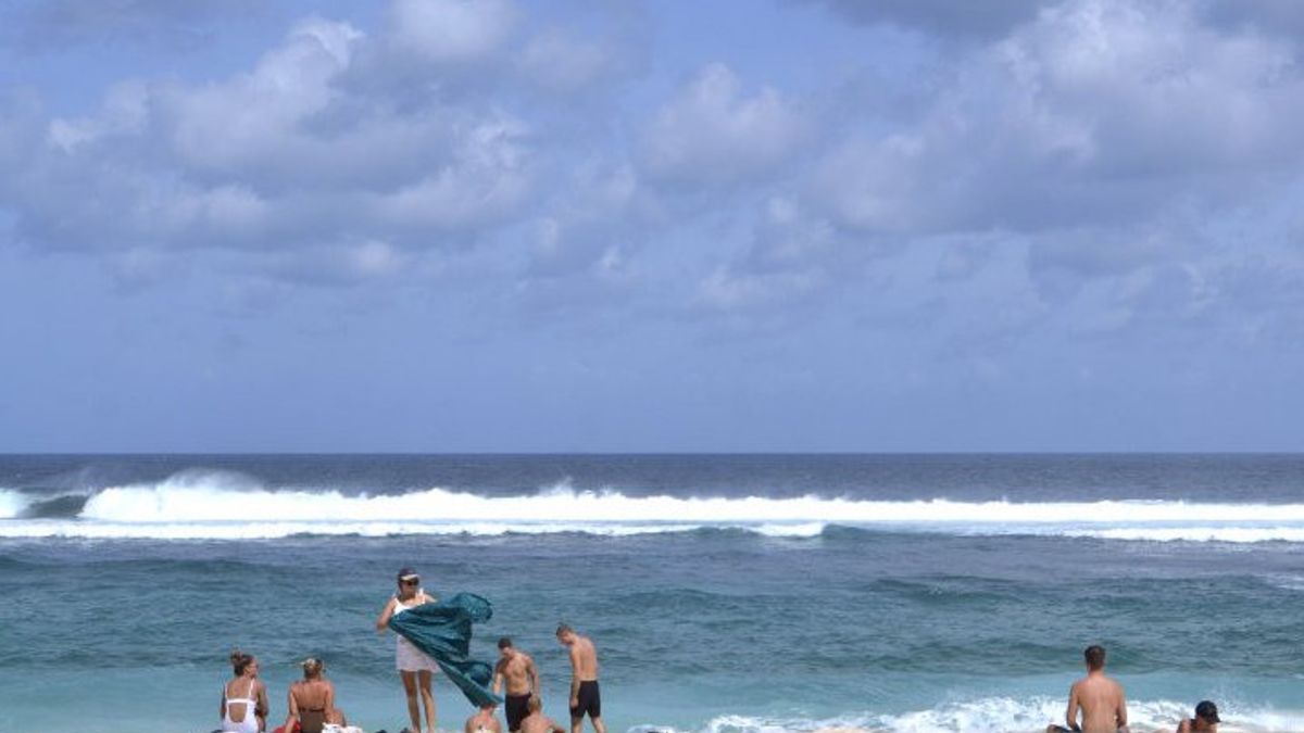 Sandiaga: Penindakan Tegas ke Bule Berulah di Bali Tingkatkan Kunjungan Turis