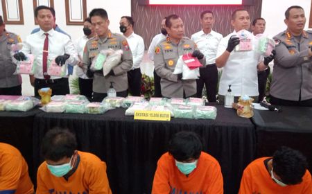 Polda Jatim Gagalkan Peredaran 36 Kg Sabu dan 15 Ribu Pil Ekstasi dari Laos