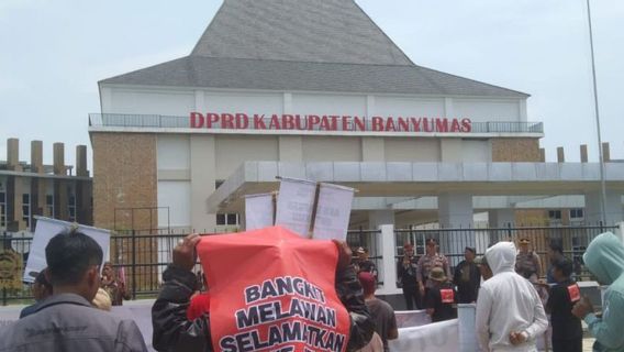 Demo Di DPRD, Warga Desak Pemerintah Tutup Permanen Tambang Di Bukit Jenar Banyumas