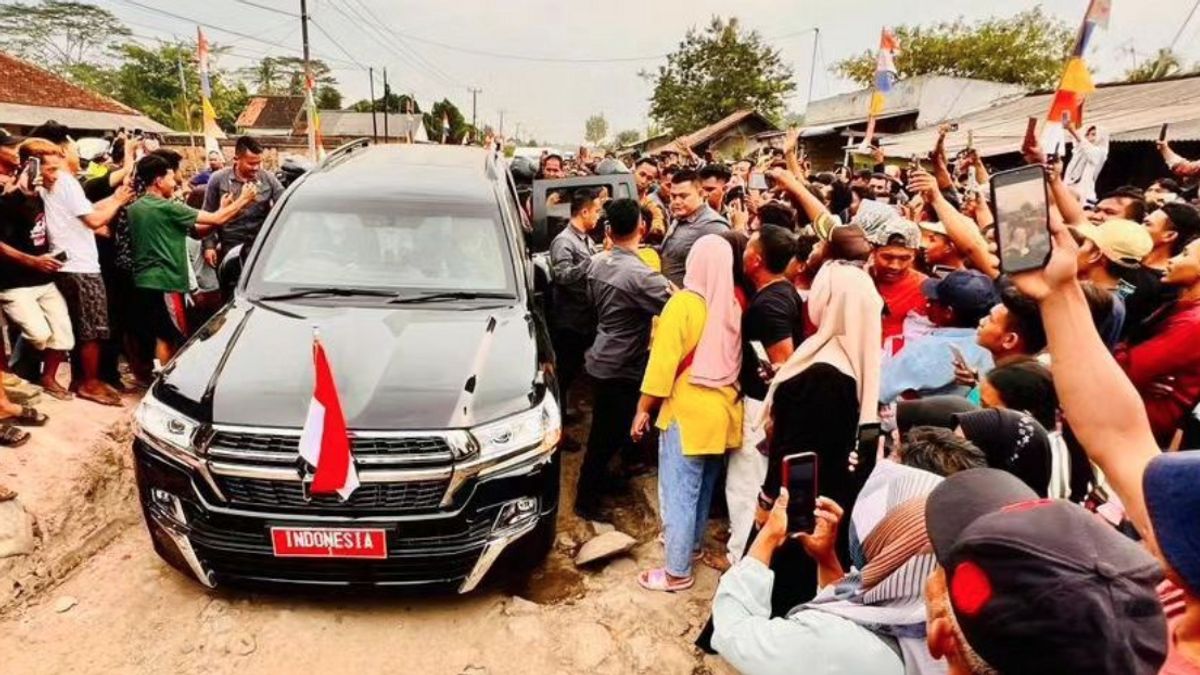 Jokowi Reminds Governors To Mayors/Regents Not To Take Responsibility To Handle Damaged Roads