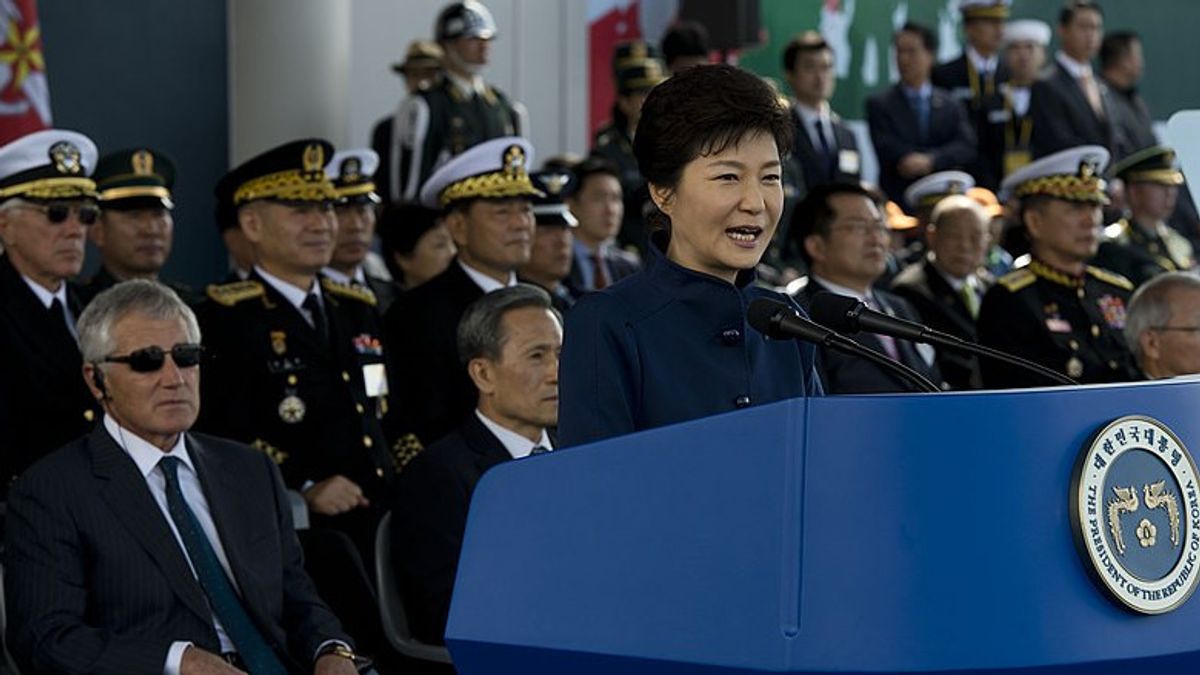 Park Geun-Hye est devenu la première femme présidente de la Corée du Sud à la mémoire d'aujourd'hui, le 19 décembre 2012