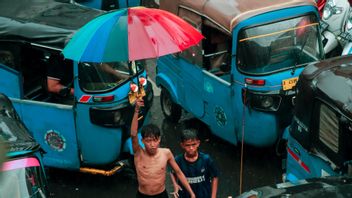 ジャカルタの晴れた土曜日の朝は長くは続かず、午後から午後の予測風雨