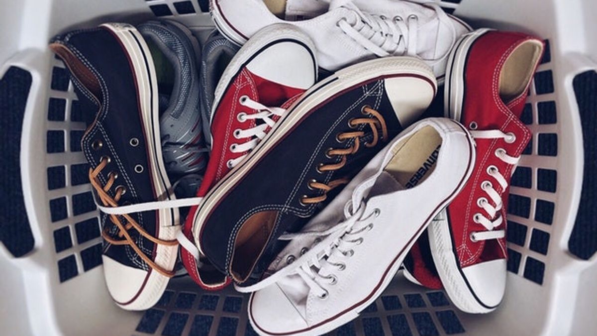 Tips Membersihkan Sneaker Kanvas Agar Tak Mudah Luntur dan Tetap Awet