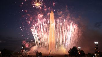 الذكرى السنوية ال 245 للولايات المتحدة، آلاف المواطنين يستمتعون بالهامبرغر والبطيخ والبيرة في البيت الأبيض