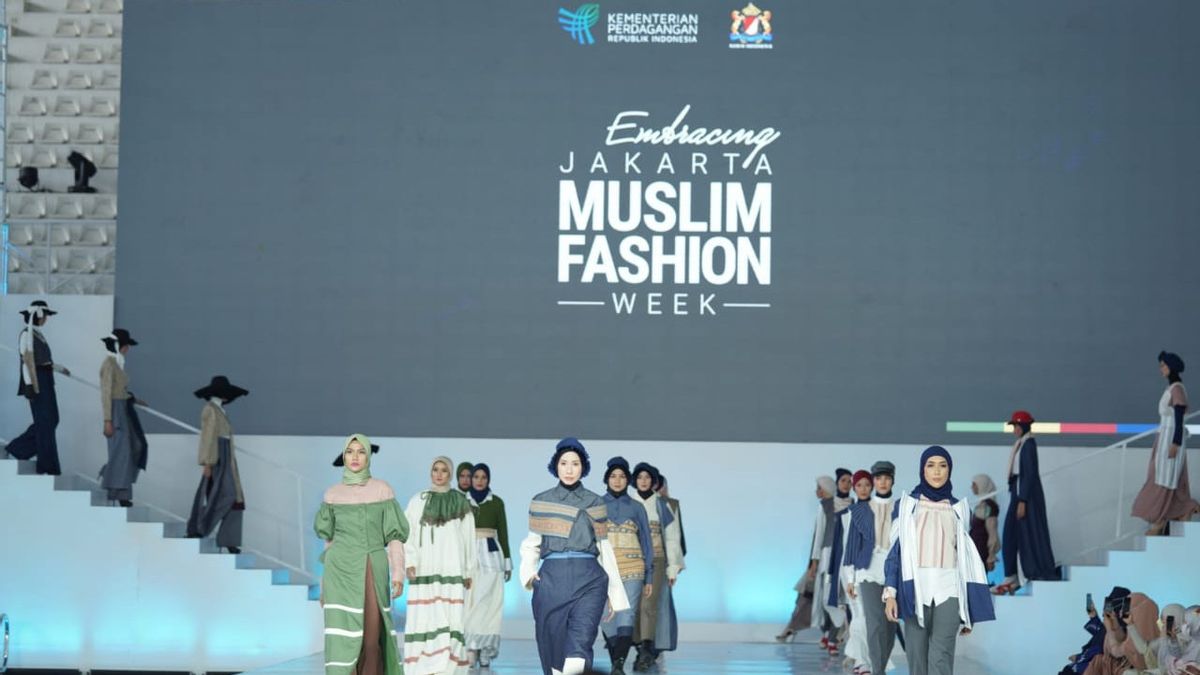 Jakarta Muslim Fashion Week 2021 Tampilkan Keberagaman Indonesia Lewat Balutan Busana Muslim. 