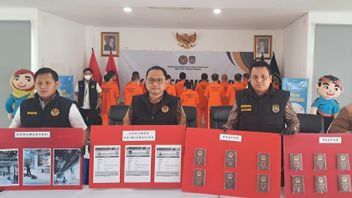 Quatorze ressortissants chinois ont été arrêtés pour travail forcé dans un centre commercial de la région de Kelapa Gading.