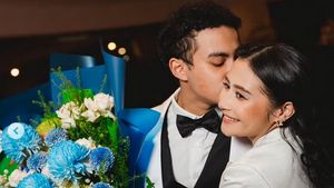 6 Momen Manis Omara Esteghlal Temani Prilly Latuconsina saat Opname di RS