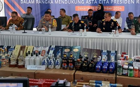 Petugas Gerebek Gudang Rokok Ilegal di Matraman, Ratusan Ribu Batang Rokok Disita, TikTokers Ditangkap