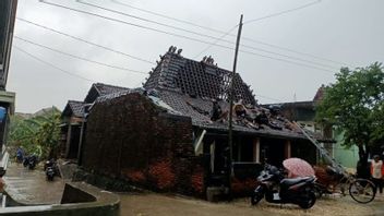 Whirlwind Strikes 2 Villages In Kudus, Dozens Of Houses Damaged Light To Moderately