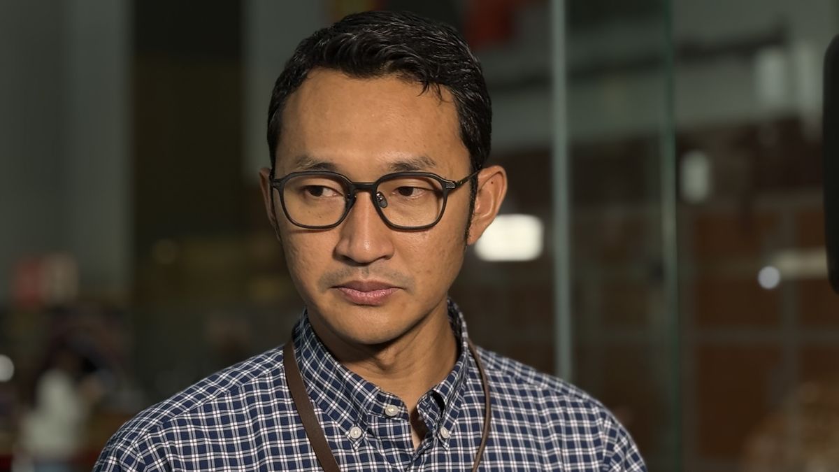 KPK menuit le chef du DPD PDIP de Java occidental, Ono Surono, d'avoir reçu de l'argent de l'accusé dans l'affaire de subvention Ijon du projet. 