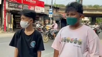Video Of A Boy Being Robbed In Cengkareng, The Victim Is Even Scolded By A Local Woman Because He Plays Games Too Much