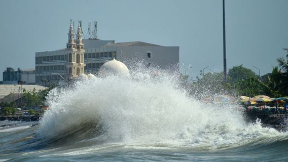 Residents Must Be Alert, South Cianjur Will Be Hit By Six Meters Of High Waves