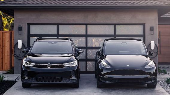 Tesla Meluncurkan Pengisi Daya Baru untuk di Rumah yang Dapat Mengisi Daya Semua Kendaraan Listrik