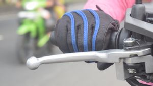 Souvent ignoré, voici le signe que l'huile de frein de votre moto doit être remplacée