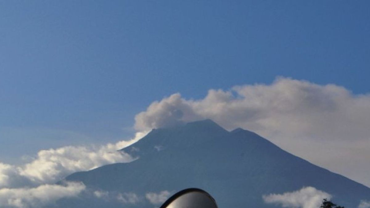 ケリンチ山、300メートルの灰を噴火