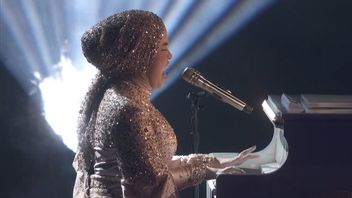 Simon Cowell Says U2 Gives Permission For Princess Ariani To Perform Her Song In The Semifinals Of America's Got Talent 2023