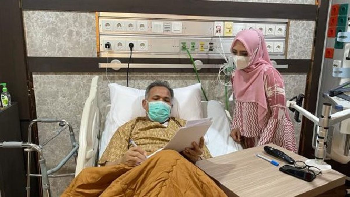 The Current Condition Of The Governor Of Aceh After Falling From A Bike, After 4 Days Of Care While Sitting Can Sign 50 Documents