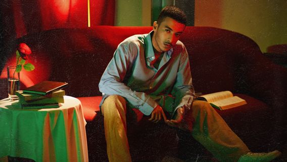 Aziz Hedra发布了“LESSON”作为EP首秀,Sajikan不同的恋情和关系阶段