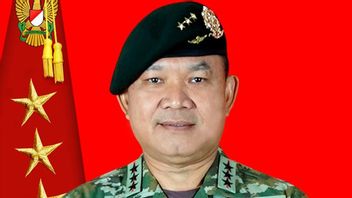 陆军参谋长杜东·阿卜杜拉赫曼（Dudung Abdurachman）使用新秩序风格防止激进主义的想法：过时且有点不了解主要职责和功能