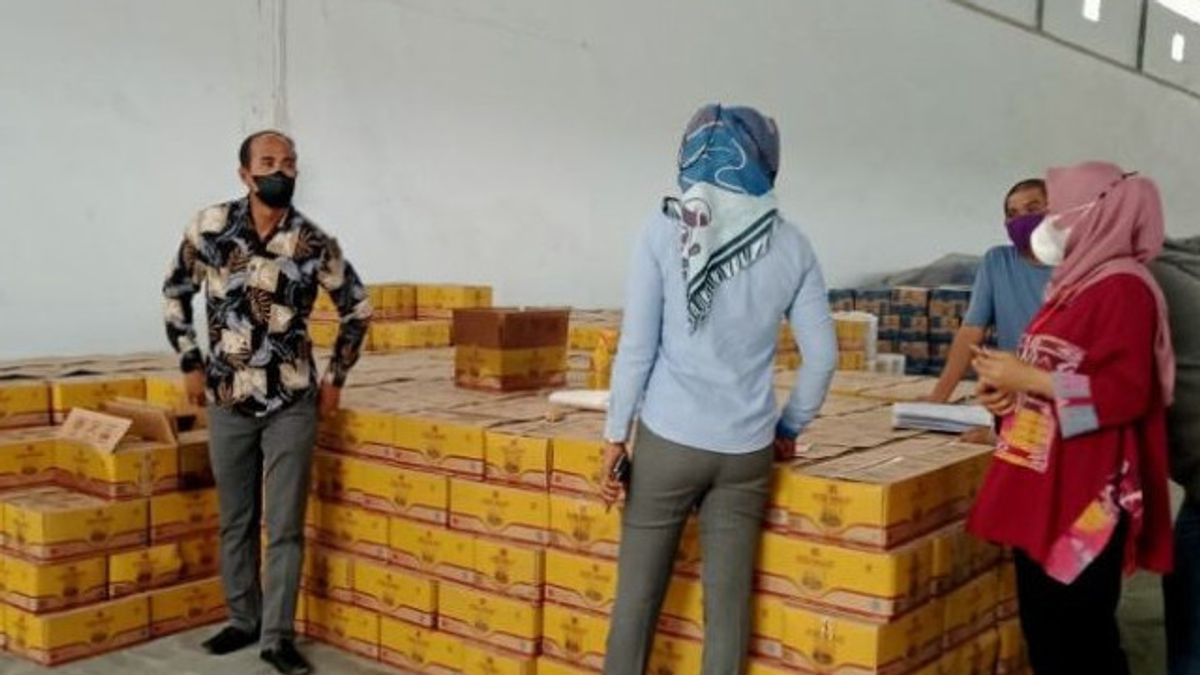 After Being Investigated By The Police, 1,000 Boxes Of Cooking Oil In Baubau Are Finally Sold To The Public