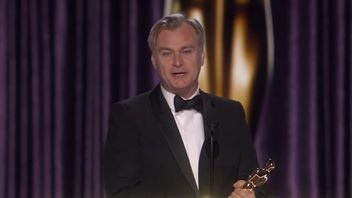 Menang Oscar Pertama Kali, Christopher Nolan: Saya Sudah Lama Memimpikan Momen Ini
