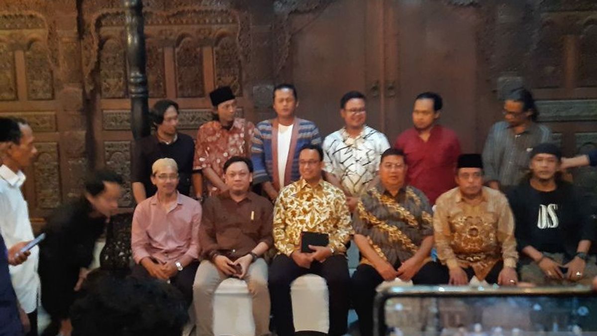 Anies Baswedan Bertandang ke 'Markas' Gibran di Solo, Saling Bertukar Pikir dengan Pelaku Seni