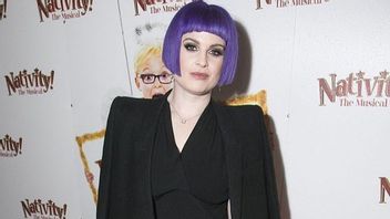 Kelly Osbourne Kampanyekan <i>Social Distancing</i> Melalui #StayHomeForOzzy