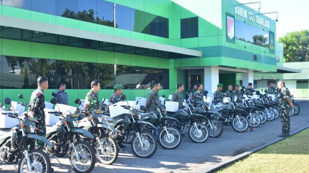 国防部为TNI Korem 132 Tadulako Palu士兵提供30辆迪纳斯摩托车