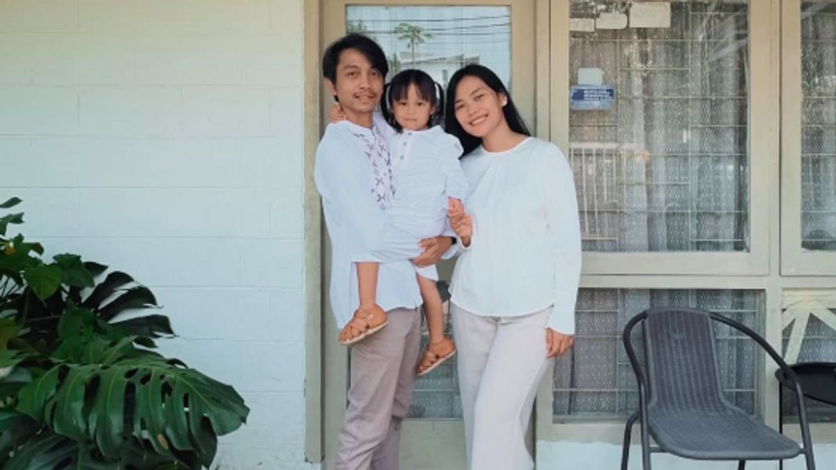 Tiba di Bandung, Fiersa Besari Langsung Lepas Rindu dengan Putrinya