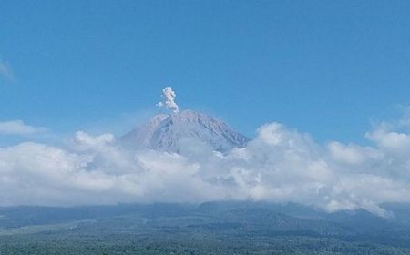 Selasa Pagi, Gunung Semeru Erupsi dan Warga Diminta Menjauh dari Pusat Letusan