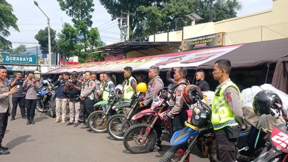 Terkendala Akses Jalan, Polri Distribusikan Bantuan Gempa Cianjur Pakai Puluhan Motor Trail 