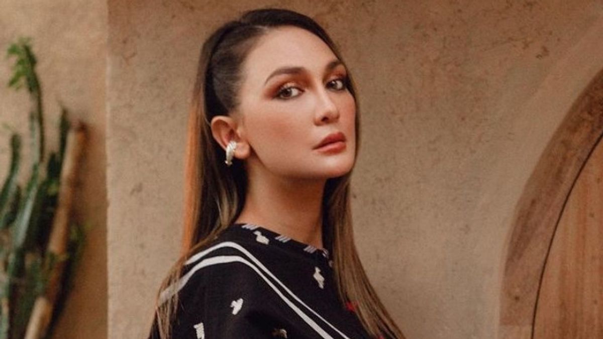 Luna Maya Denies Fiance Issues With Maxime Bouttier Next Month