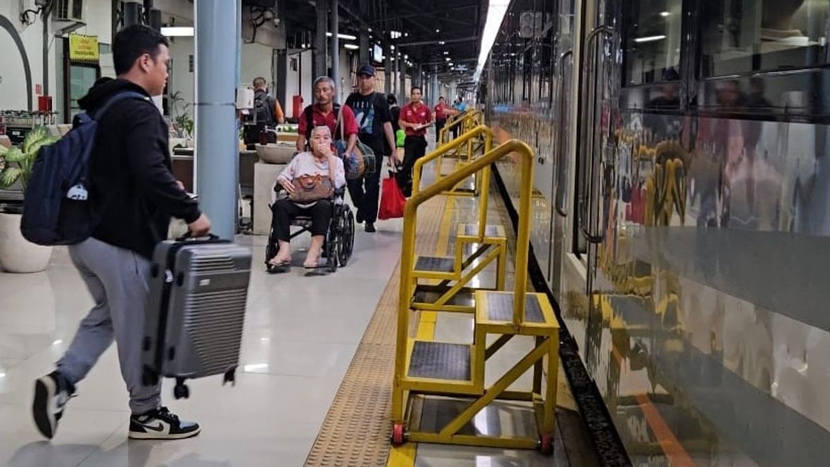 Deux jours d’exploitation, le train de Blambangan a transporté 474 clients depuis la gare du marché de Senen