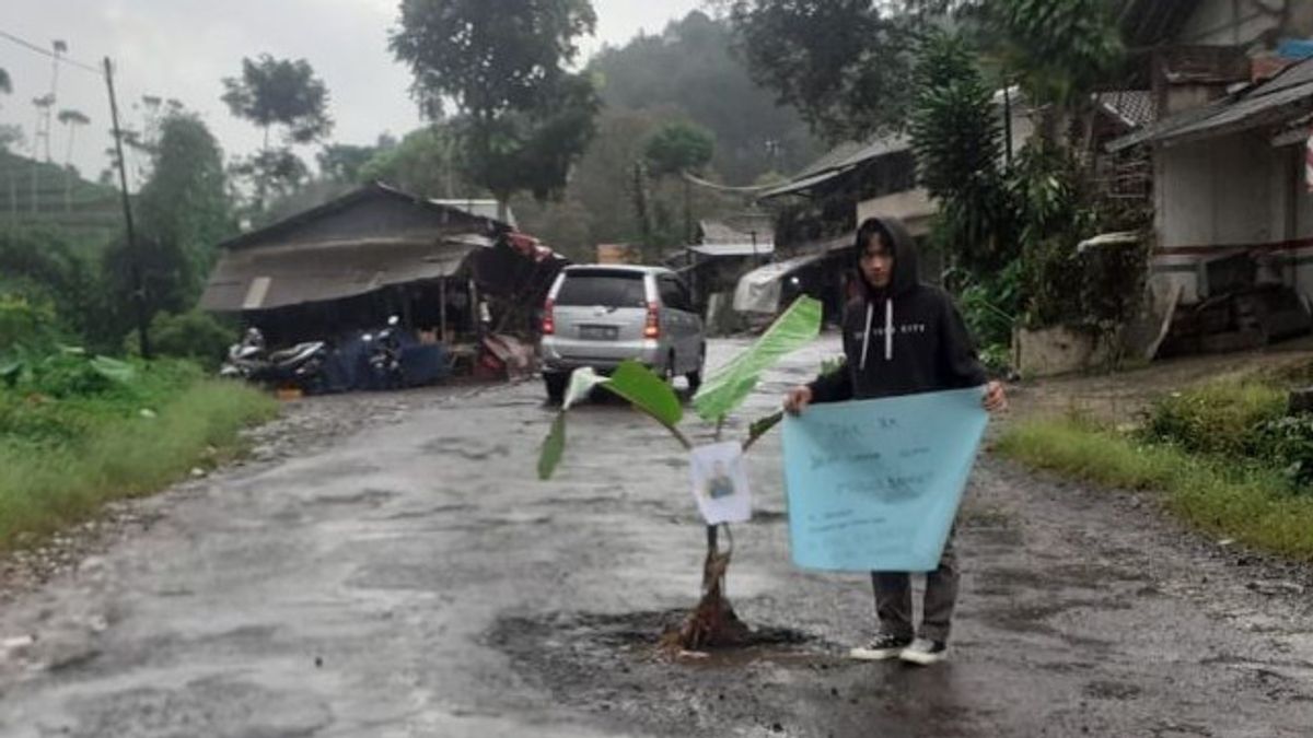 سيتم تمريرها من قبل المسافرين ، يطلب مجتمع Cianjur إصلاح الطرق المتضررة على الفور