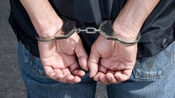 Vendre de la drogue à côté de la mosquée à Mataram NTB, le distributeur a emmené 31 paquets arrêtés