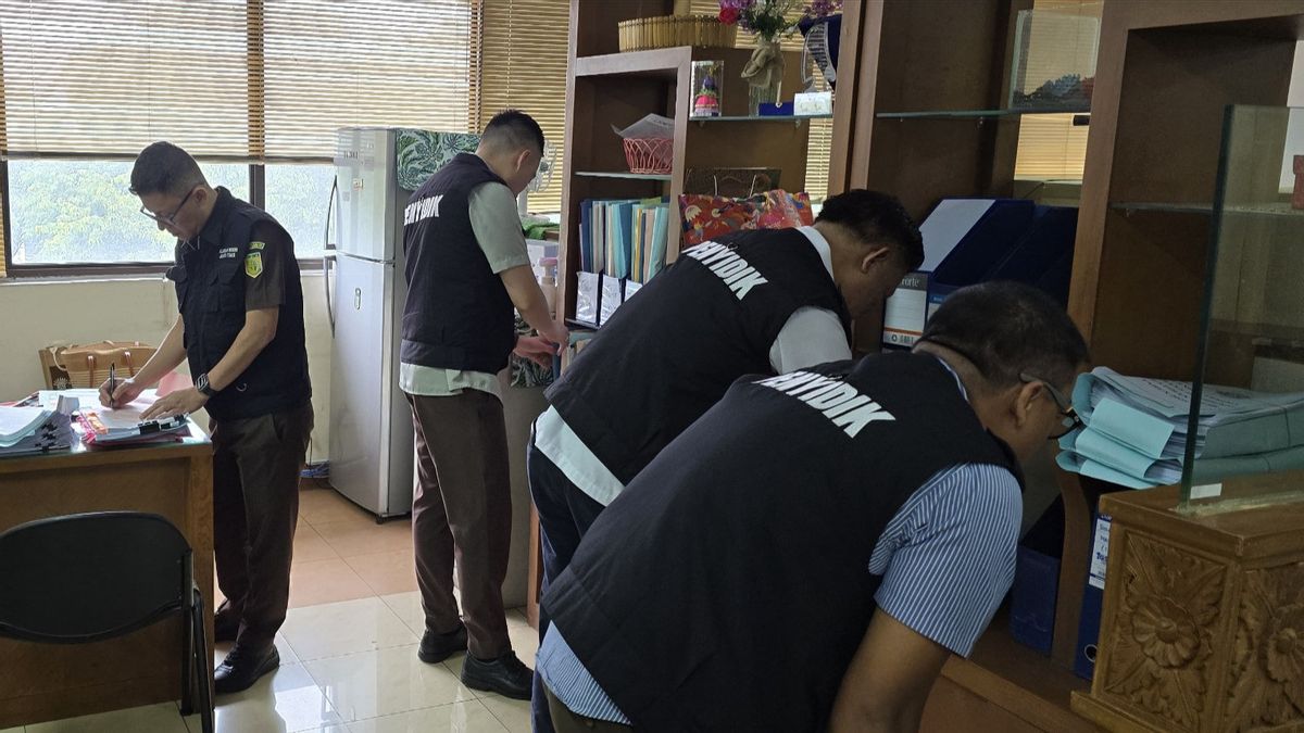 Ruang Sudin UMKM Jaktim Digeledah Kejari Buntut Dugaan Mark Up Pengadaan Mesin Jahit