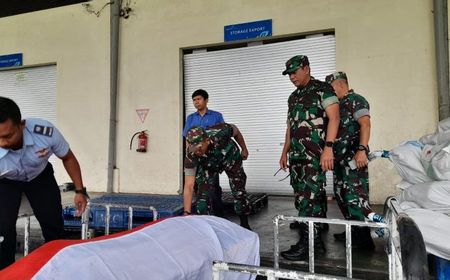 Prajurit TNI Tewas Ditikam Saat Beli Rokok di Papua Tiba di Lombok Langsung Dibawa Keluarga