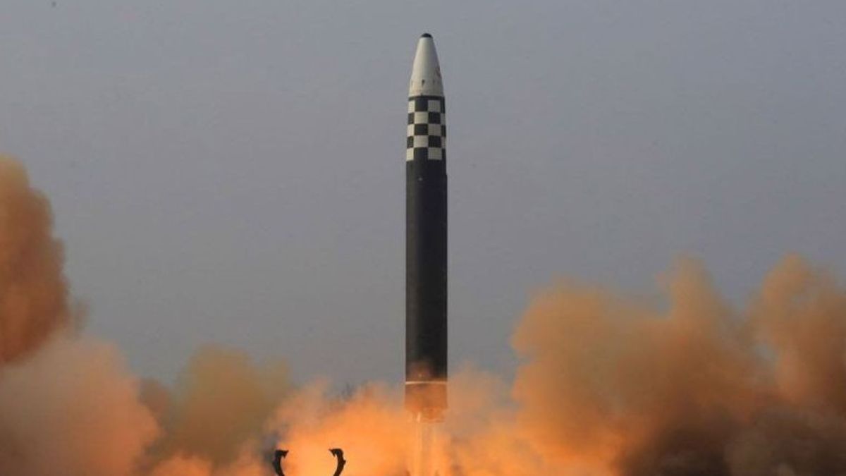 كوريا الشمالية نجحت في اختبار صاروخ استراتيجي واستكشاف مضاد للطائرات