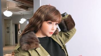 Potret Terbaru Park Bom, Mantan Anggota 2NE1 yang Bikin Pangling dengan Riasan Mata Super <i>Bold</i>