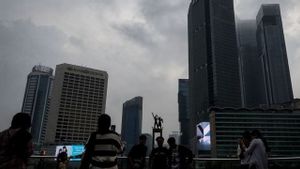从雅加达到查亚普拉, Mendung Cloud本周一