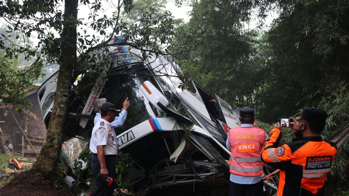 Kemenhub Appelle KNKT évaluation De L’accident D’autobus à Sumedang