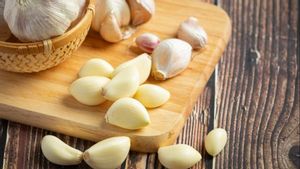 7 Khasiat Minum Air Bawang Putih di Pagi Hari