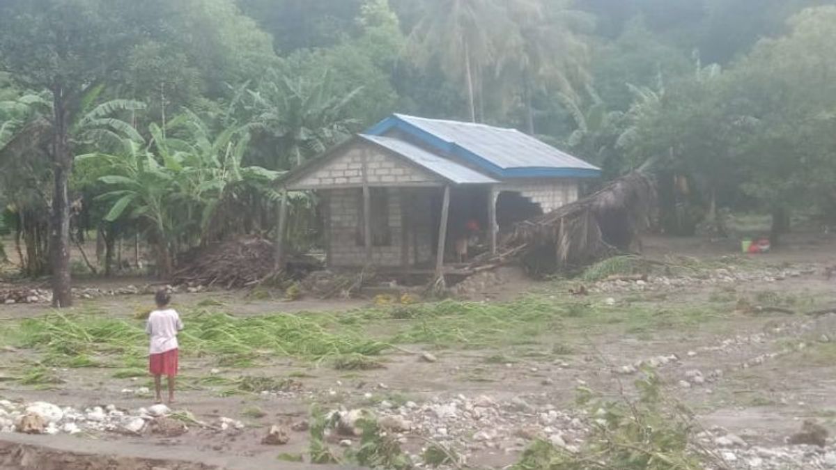 30 KK di Kupang Masih Mengungsi Akibat Rumahnya Rusak Parah Hingga Terbawa Banjir Bandang
