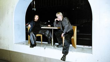 クリーピーナットダブルシングルアニャールで2つの異なる側面を表示する