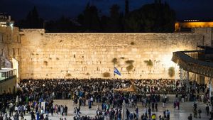 Bertukar Selamat Iduladha, Menhan Israel Benny Gantz Bicara Membangun Kepercayaan dengan Presiden Palestina, Mahmoud Abbas