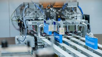 BMW Produksi Komponen Baterai EV di Dua Pabrik Jerman