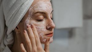 Clay Mask Vs Sheet Mask: Which Is Better For Long-Term Skin Health?