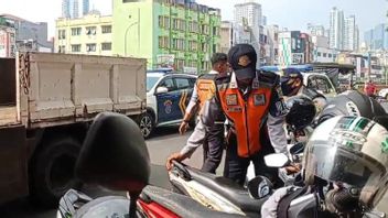Often Raided, Roxy And Tanah Abang Areas Still Illegal Parking