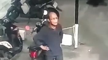 骑手被乘客骗，声称自己是警察，摩托车被偷走